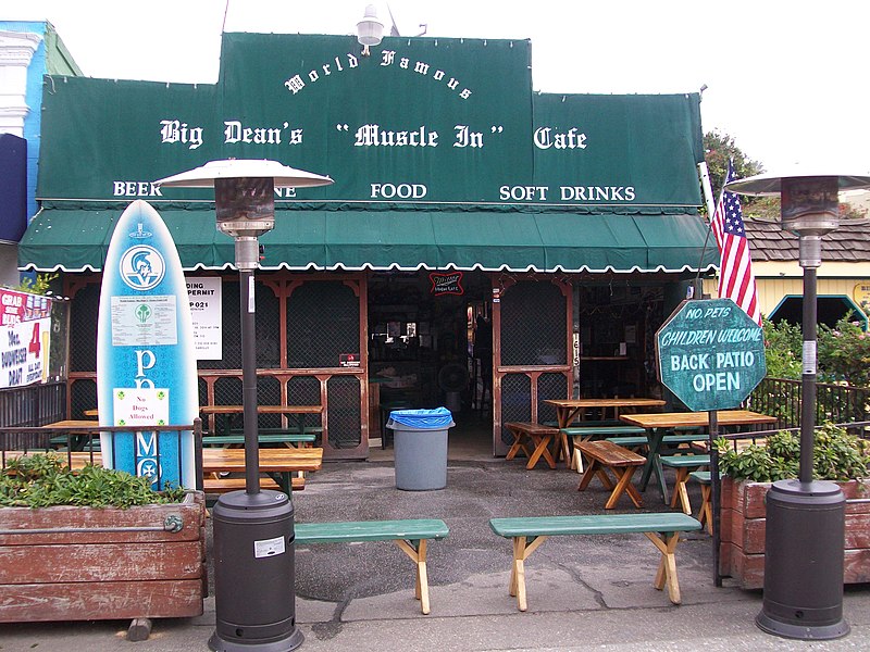 File:Big Dean's Cafe on Santa Monica Pier - panoramio.jpg