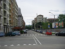 Blick in die Via Filadelfia, von der das ehemalige Stadion (rechts) seinen Namen bezog (2010).