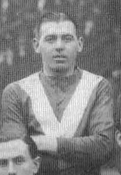 File:Bob Hewison for Leeds in 1917.jpg