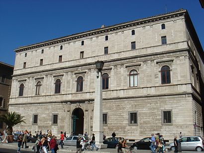 Come arrivare a Palazzo Torlonia con i mezzi pubblici - Informazioni sul luogo