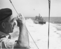 מפקד חיל הים אברהם בוצר מצדיע למשט כבוד של ספינות הדבור הראשונות 1971.