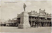 Statue of Rhodes in Bulawayo, 1920s Bulawayo-rhodes-c1925.jpg