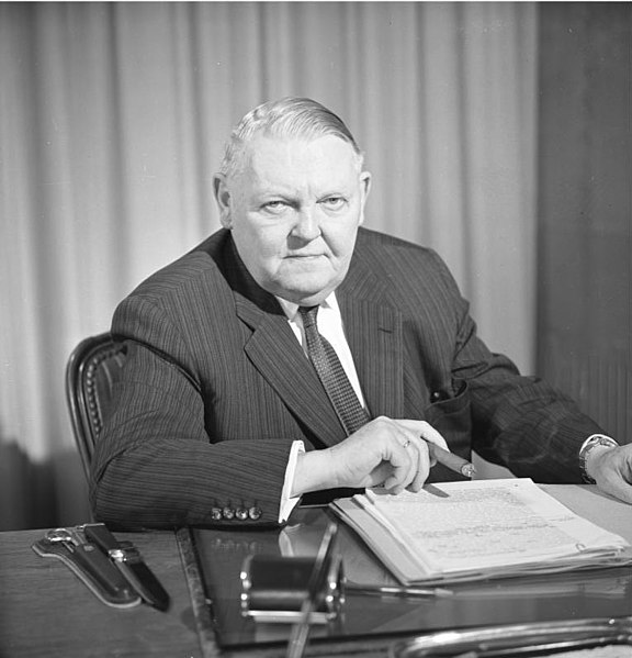 File:Bundesarchiv B 145 Bild-F015320-0010, Ludwig Erhard.jpg