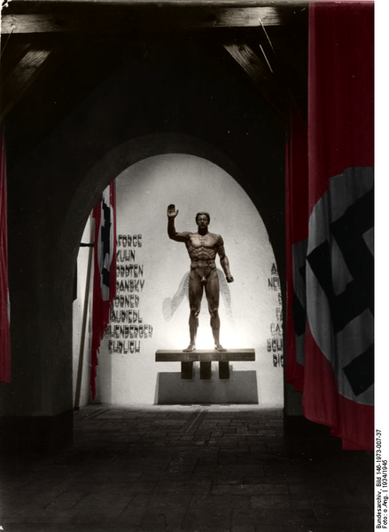 File:Bundesarchiv Bild 146-1973-007-37, Ordensburg Vogelsang, Statue Recolored.png