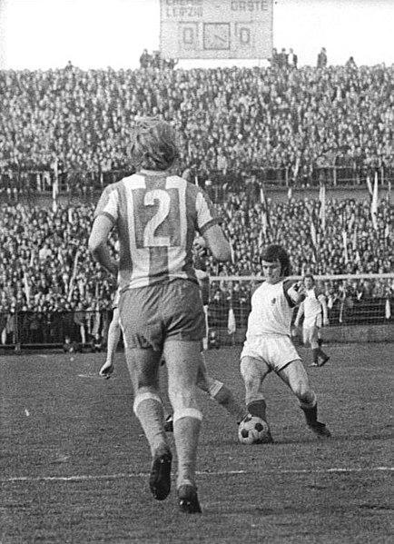 File:Bundesarchiv Bild 183-N0403-0043, Chemie Leipzig - FC Rot-Weiß Erfurt 0-1.jpg