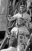 ソユーズ31号に乗り込むヴァレリー・ブィコフスキー船長とイェーン（1978年8月26日）