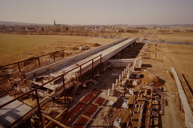 File:Bundesautobahn 560, Brücke bei Hennef,1982.JPG