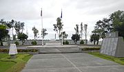 Główny pomnik poświęcony zmarłym jeńcom (Camp Pangatian Memorial Shrine), utrzymywany przez American Battle Monuments Commission