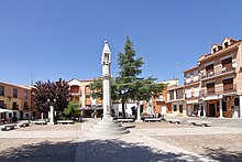 Casarrubios del Monte, Plaza de España, Picota.jpg