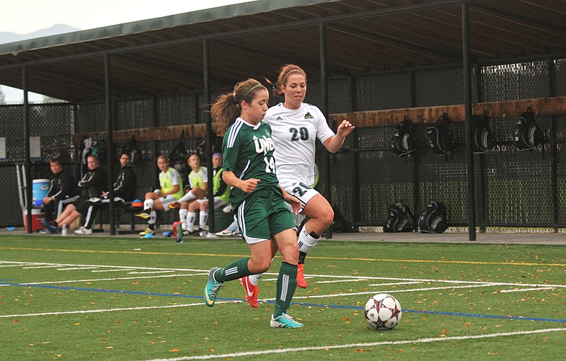 File:Cascades soccer - women vs UNBC 21 (9906298753).jpg