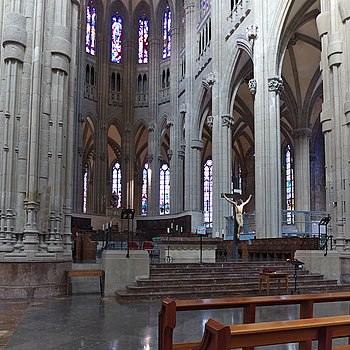 Catedral de María Inmaculada (Vitoria). Presbiterio.jpg
