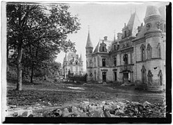 Façade arrière des manoirs devant le château Mennechet.