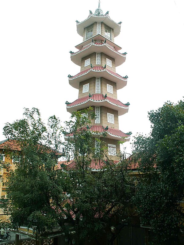 The gong in the bell tower of Xá Lợi was struck continuously to alert the population to the raids.