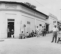 Collectie Nationaal Museum van Wereldculturen TM-20016541 Dorp Aguas Buenas. Volkstypen Puerto Rico Boy Lawson (Fotograaf).jpg