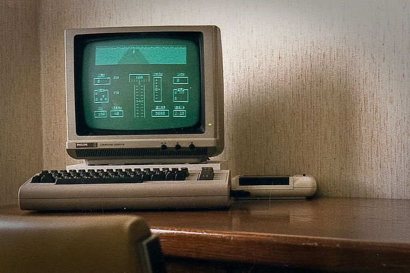 File:Commodore 64 (4841984952).jpg