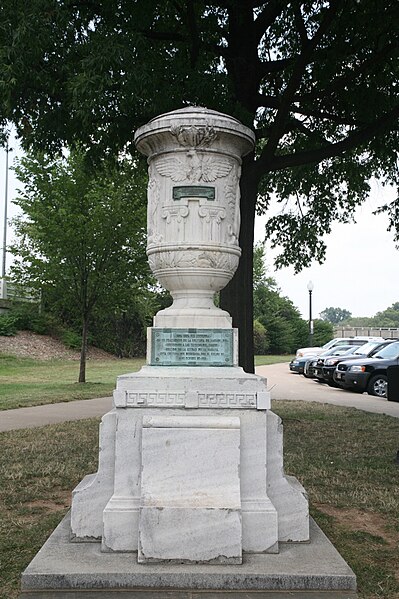 File:Cuban Friendship Urn.jpg