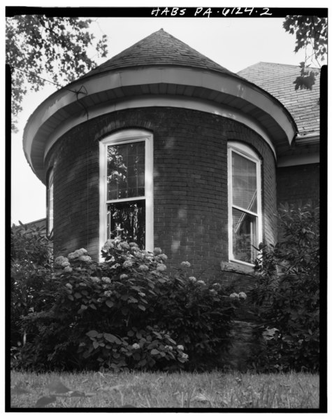 File:DETAIL OF WEST (FRONT) BAY, LOOKING EAST - 212 North Second Street (House), Jeannette, Westmoreland County, PA HABS PA,65-JEAN,14-2.tif