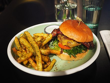 "Delaware Burger" is one of restaurant Morton's classic dishes.
