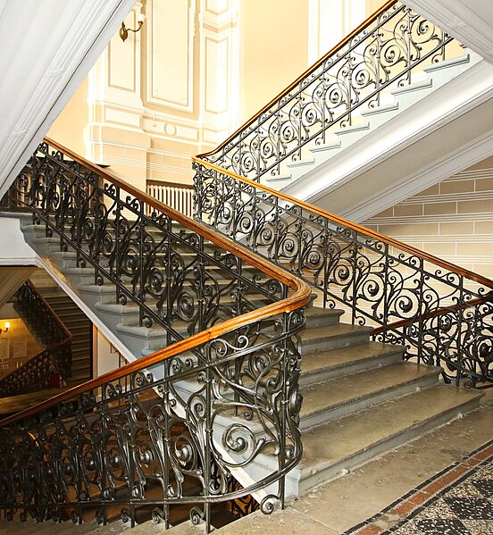 File:Die Treppe im Bankgebäude in St. Petersburg. WI.jpg