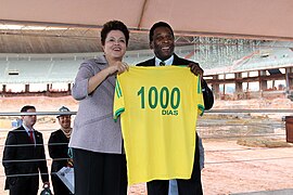 Dilma Rousseff e Pelé 1000 dias Copa 2014.jpg