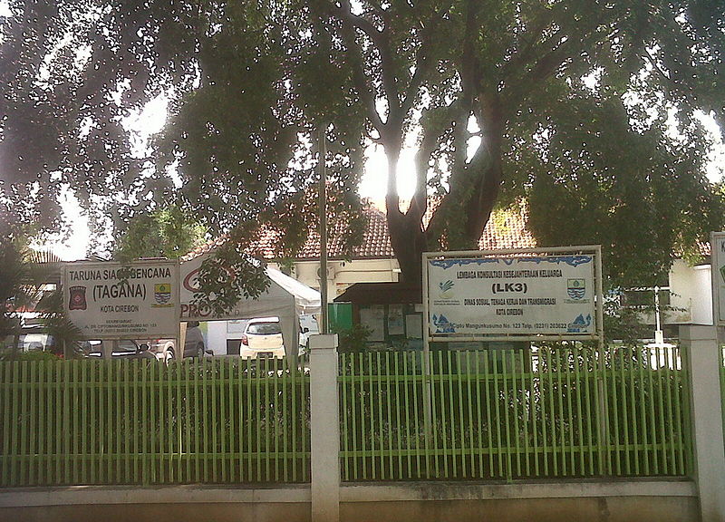 File:Disosnakertrans Kota Cirebon.jpg