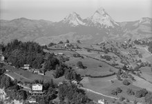 Aerial view (1953) ETH-BIB-Morschach mit Mythen-LBS H1-015671.tif