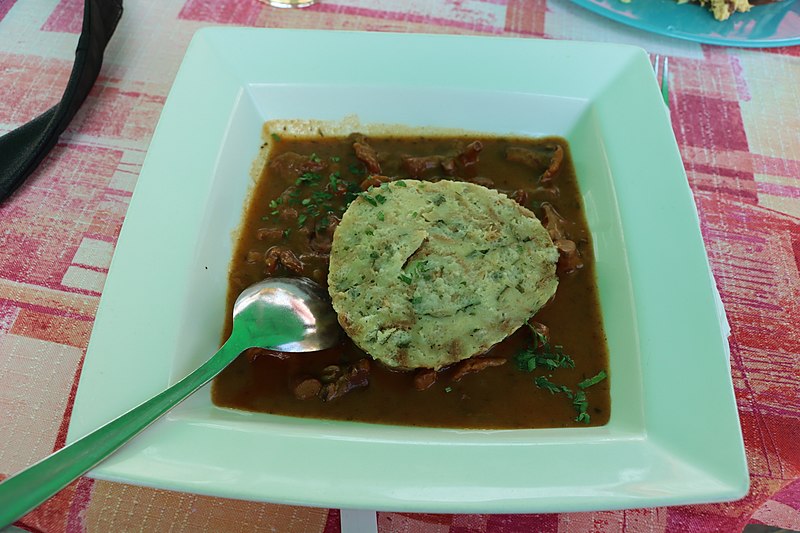 File:Eierschwammerlgulasch 0334.jpg