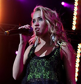 Emily Osment en Ema, mayo de 2010