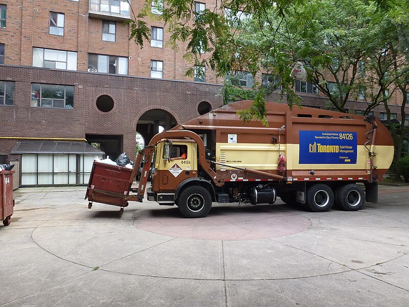 File:Emptying a garbage bin, 2013 07 22 -e.JPG