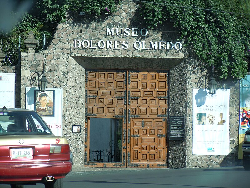 File:Entrance Museo Dolores Olmedo 2011.JPG