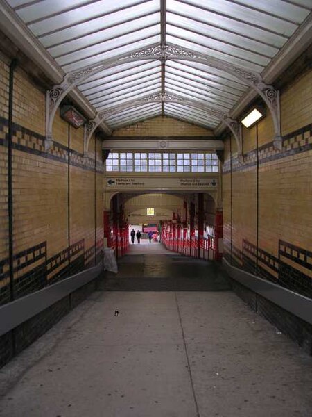 File:Entrance to Platform 2 - Keighley Station - geograph.org.uk - 595641.jpg