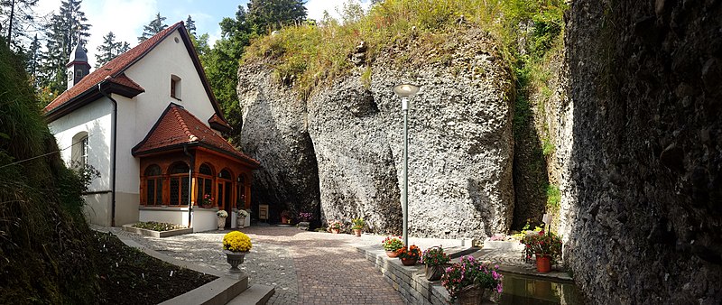 File:Felsenkapelle Rigi Kaltbad 2016-09-26 13.38.14.jpg