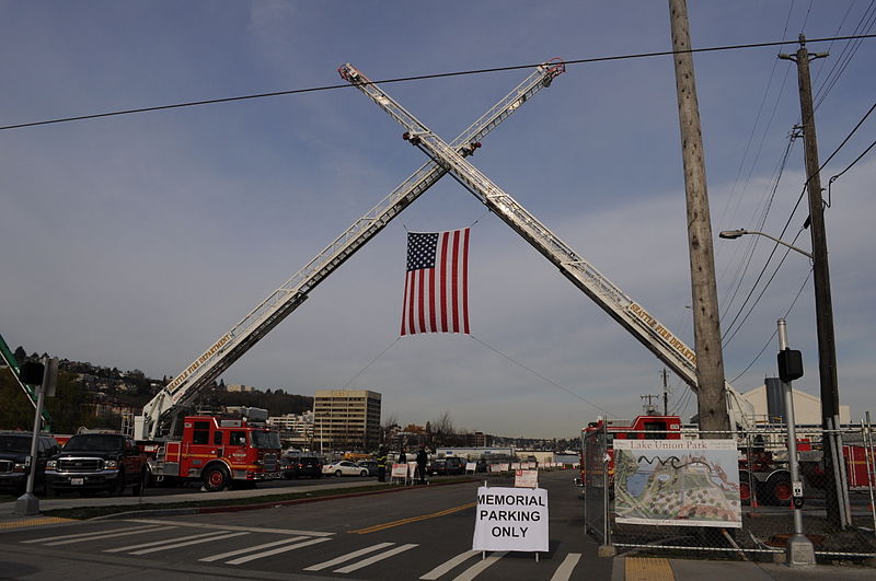 File:Flag hoisted at memorial for a firefighter 02.jpg