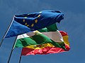 Drapeaux de l'UE de l'Andalousie et de l'Espagne à Grenade