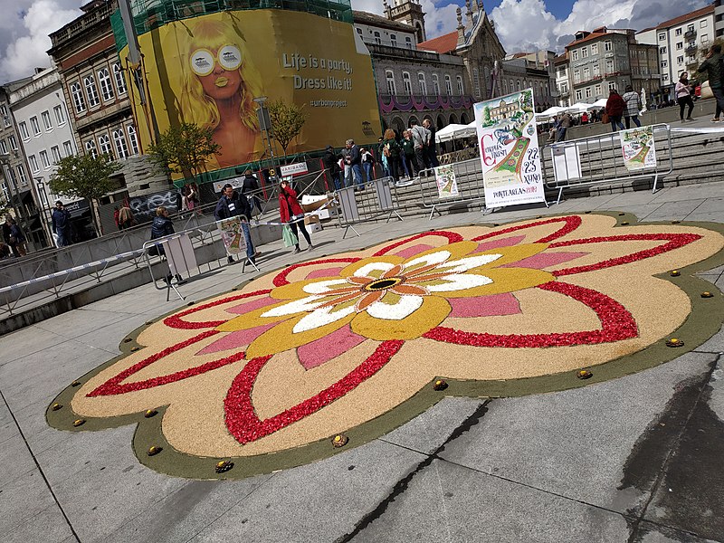 File:Flowers in Praça da República Braga.jpg