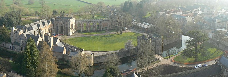 File:Geograph 3614287 Panoramic view of the Bishop's Palace, Wells.jpg