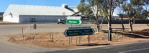 Geraldton'dan Mount Magnet'e giden yol kavşağı ile Mullewa'dan Wubin road.jpg