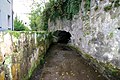 Der Eingang des Tunnels im Schloßberg aus dem die Bächle betrieben werden. Die Mauer ist ca 80cm hoch Bachabschlag 2009