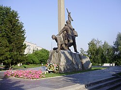 Toisen maailmansodan muistomerkki Ver'hodniprovskissa