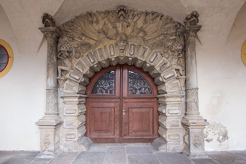 File:Gotha friedenstein zeughaus portal.jpg