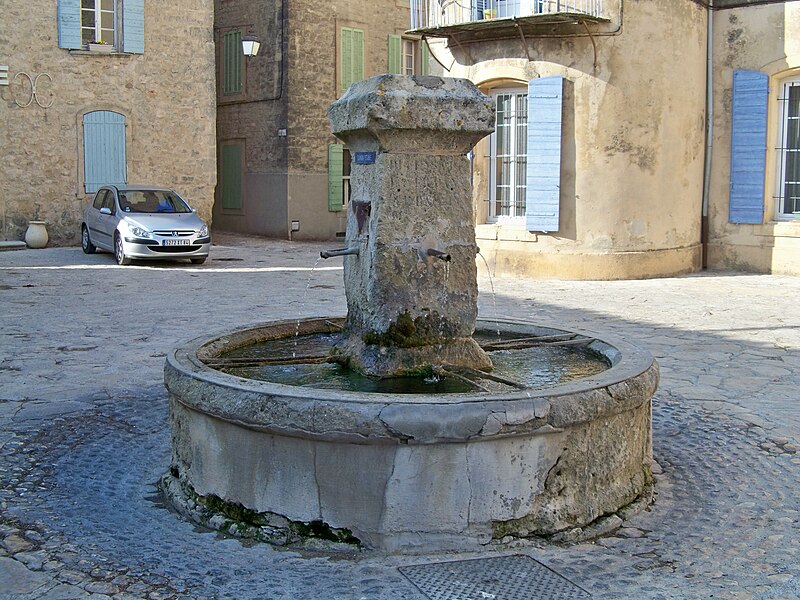 File:Grambois - Fontaine.jpg