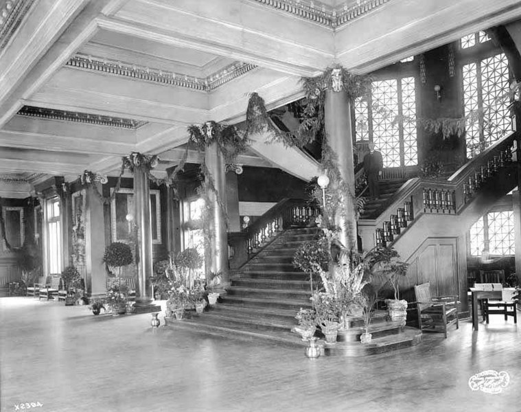 File:Grand staircase in the Washington State Building, Alaska Yukon Pacific Exposition, Seattle, 1909 (AYP 71).jpeg