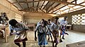 Groupe d'enfants exécutant une danse traditionnelle au Bénin 11