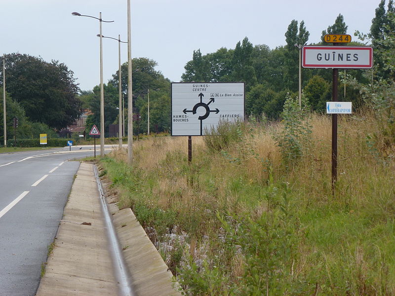 File:Guînes (Pas-de-Calais) city limit sign.JPG