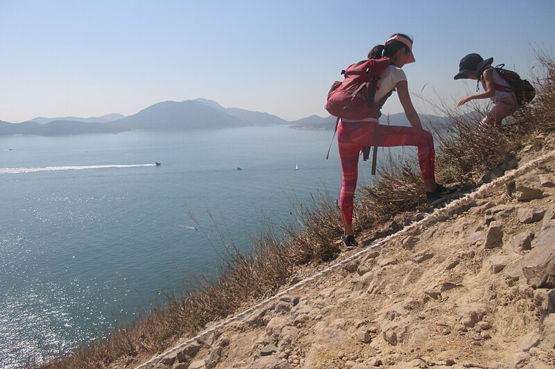 File:HK ALC 鴨脷洲 Ap Lei Chau 東博寮海峽 East Lamma Channel 鴨脷排 Ap Lei Pai view 香港仔海峽 Aberdeen Channel rock beach November 2019 IX2 16.jpg