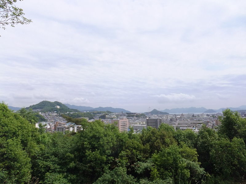 File:Hijiyama Army Cemetery 140505-11.JPG