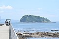 日間賀島から築見島を望む