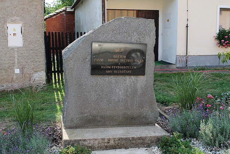 File:Hlubočany, Terešov, pomník padlým (2017-08-26; 01).jpg