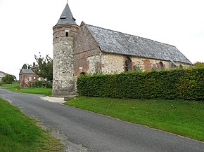 Houry église fortifiée (avec haie du cimetière) 1.jpg