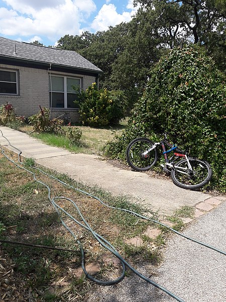 File:House with bike outside.jpg